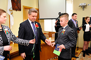 Председатель горисполкома вручил паспорта лучшим учащимся Бобруйска 