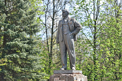 В бобруйском санатории имени В. И. Ленина установили памятник Ильичу