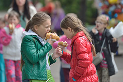 Детский праздник в Бобруйске: «Мирная страна – счастливая детвора» (ДОПОЛНЕНО)