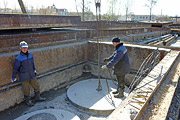 Бобруйские строители привыкают к зарплате в три миллиона