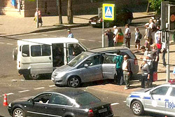 В центре Могилева столкнулись «Опель» и грузовой микроавтобус – двое пострадавших
