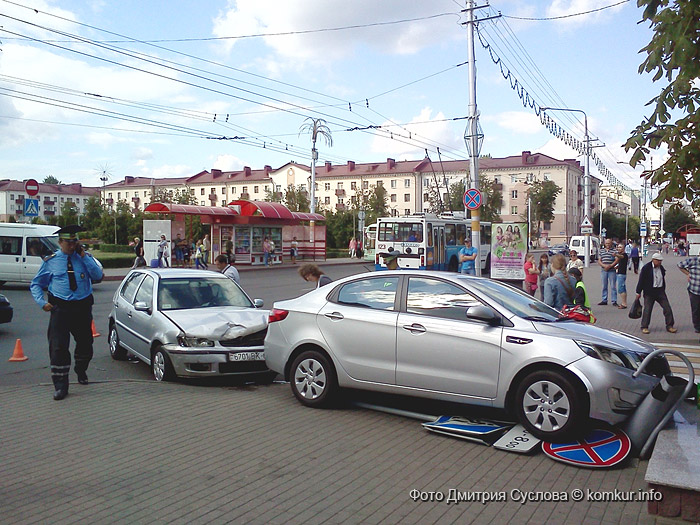 На главной площади Бобруйска столкнулись Тойота и Фольксваген (будет дополнено)
