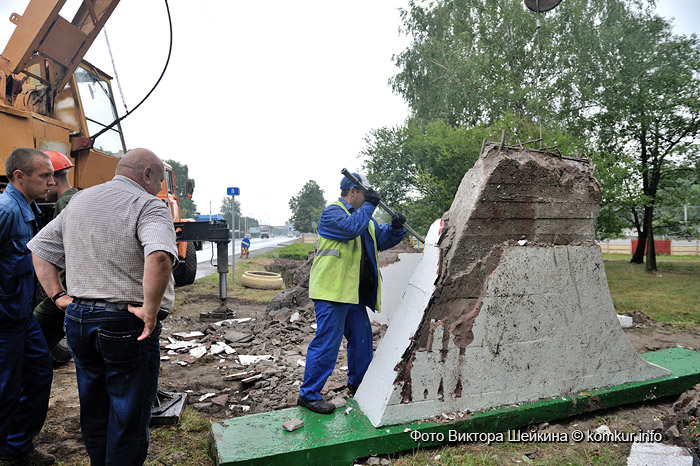 Старый въездной знак «Бобруйск» на минском шоссе демонтирован