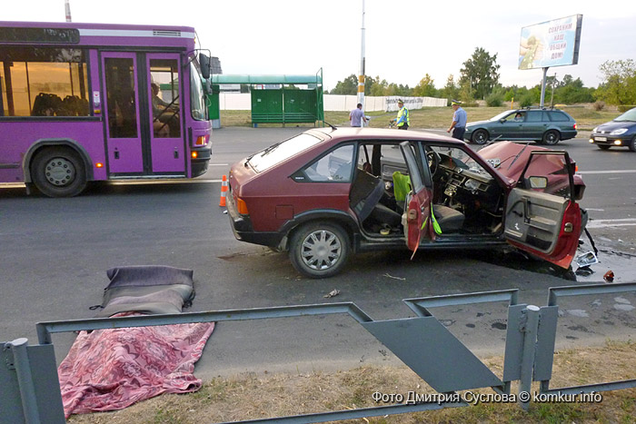 В Бобруйске столкнулись троллейбус и автомобиль.