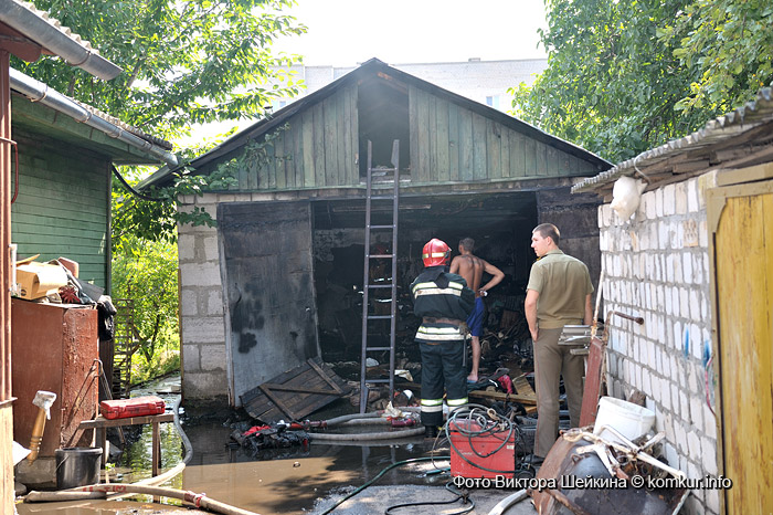 В Бобруйске, в переулке Седова, загорелся гараж