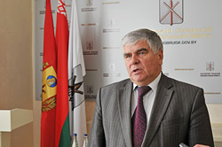 В Бобруйске прямую линию и личный прием граждан провел помощник Президента Республики Беларусь Геннадий Лавренков