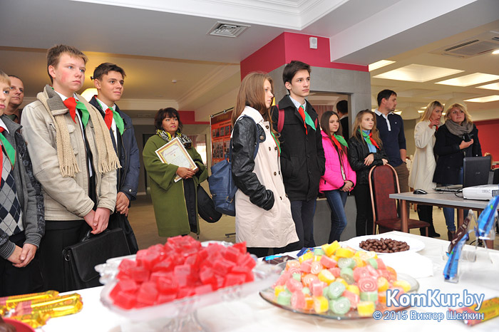 Бобруйские пионеры угостились на «Красном пищевике» 