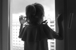 Из окна четвертого этажа в Бобруйске выпал ребенок