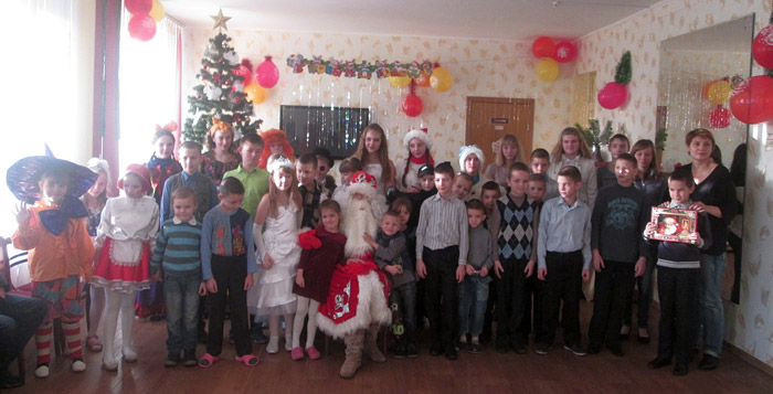 Учащиеся ГУО «Центр творчества детей и молодежи г. Бобруйска» 27 декабря организовали новогоднее представление