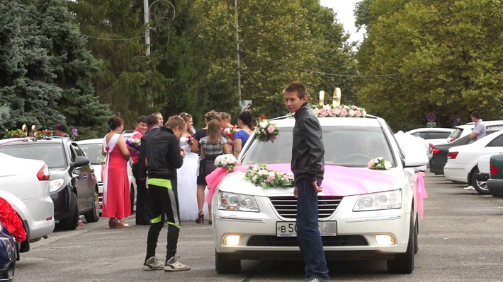 Милиция и работники загса просят бобруйчан не давать детям деньги во время свадеб