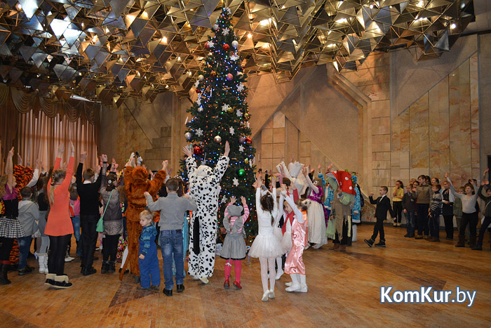 Мэр Бобруйска поздравил детей с Новым годом