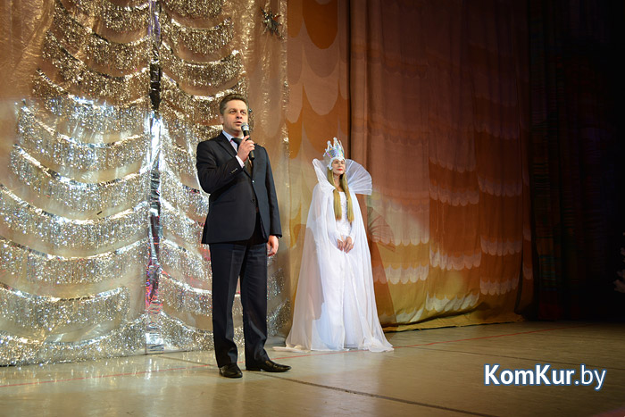 Мэр Бобруйска поздравил детей с Новым годом