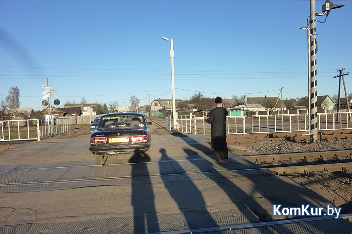 В Бобруйске освятили опасные участки железной дороги