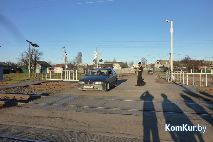 В Бобруйске освятили опасные участки железной дороги
