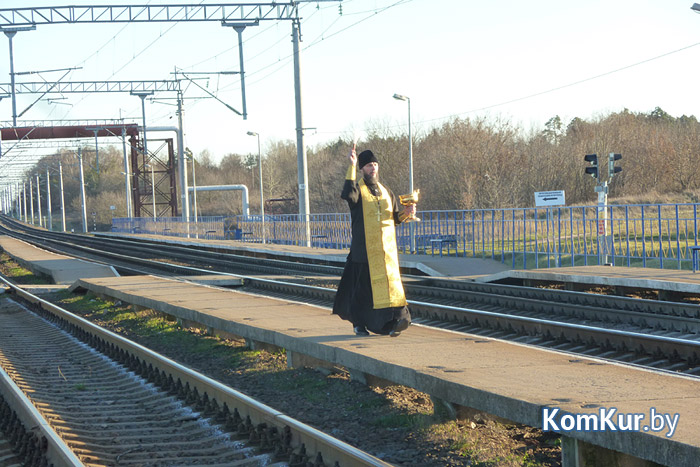 В Бобруйске освятили опасные участки железной дороги