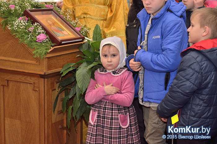 Награды из рук владыки получили отец Александр и мать Максима Субботкина