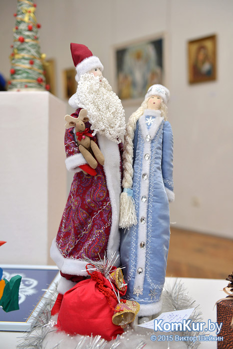 В бобруйском выставочном зале появились «Новогодние чудеса»