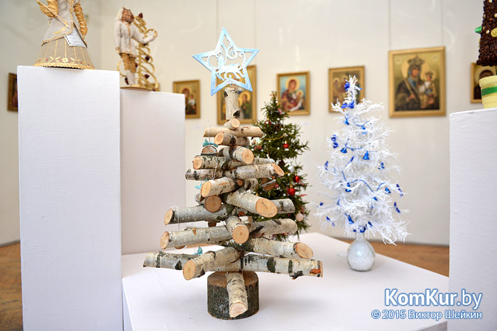 В бобруйском выставочном зале появились «Новогодние чудеса»