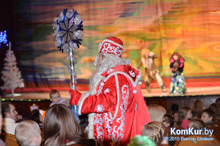 Детей Первомайского района Бобруйска поздравили с Новым годом
