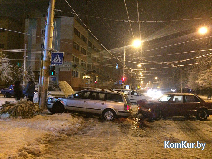 На главной улице Бобруйска столкнулись BMW и Volkswagen.