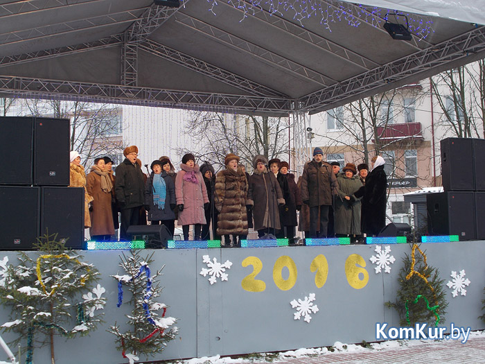 На площади Ленина в Бобруйске проходит концерт