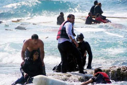 В Средиземном море спасли почти 300 мигрантов