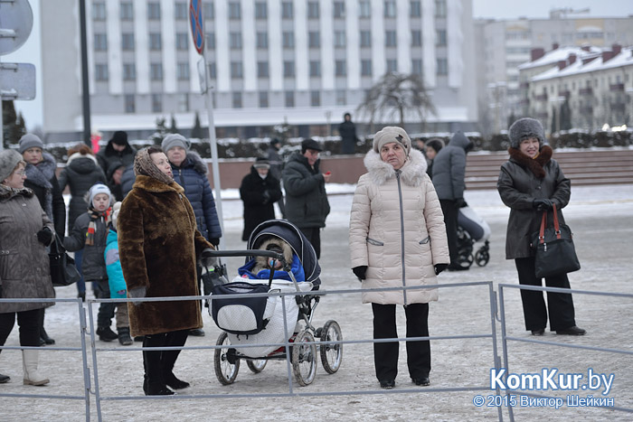 На площади Ленина прошел рождественский концерт