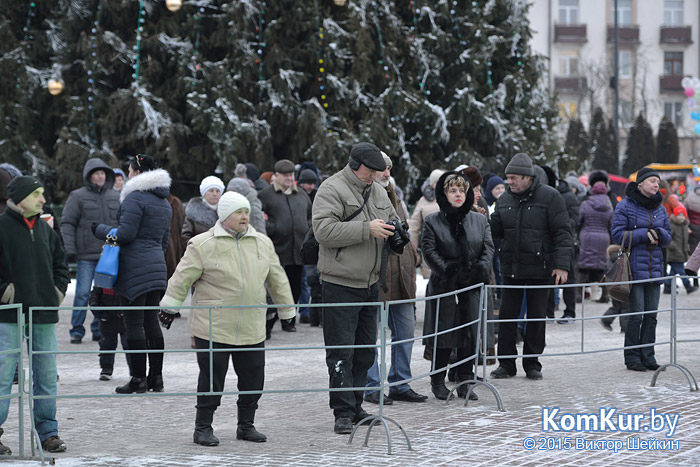 На площади Ленина прошел рождественский концерт
