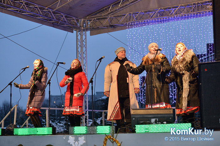 На площади Ленина прошел рождественский концерт