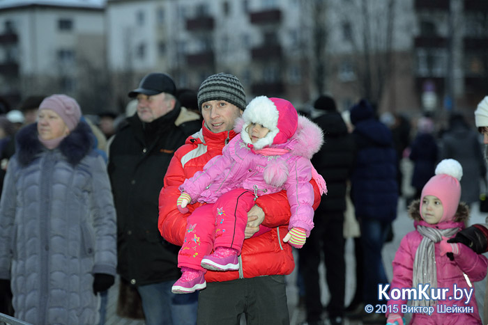 На площади Ленина прошел рождественский концерт