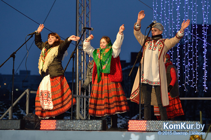 На площади Ленина прошел рождественский концерт