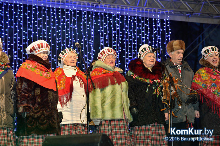 На площади Ленина прошел рождественский концерт