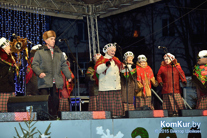 На площади Ленина прошел рождественский концерт