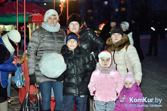 На площади Ленина прошел рождественский концерт