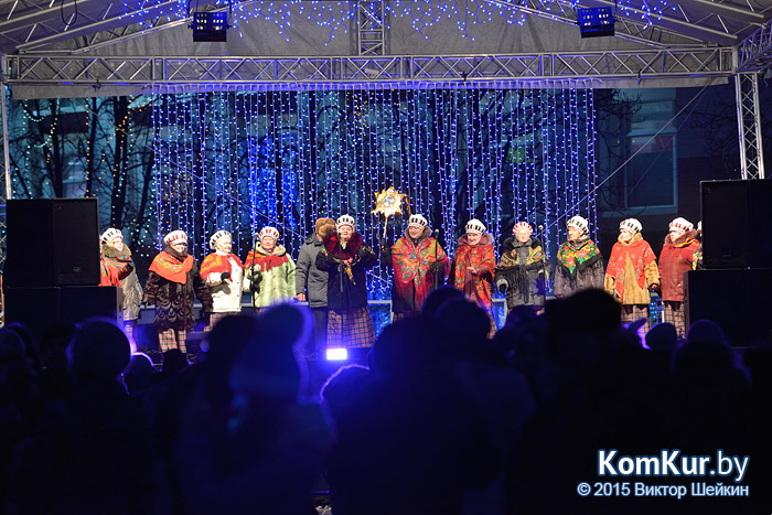 На площади Ленина прошел рождественский концерт