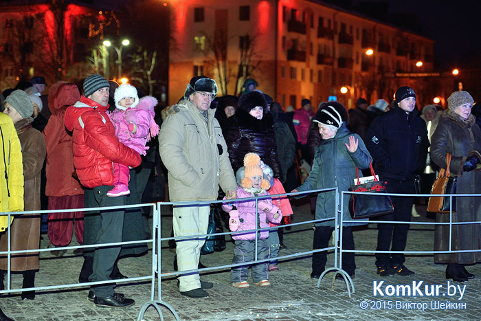 На площади Ленина прошел рождественский концерт
