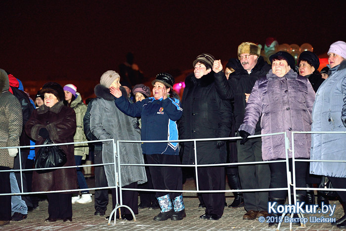 На площади Ленина прошел рождественский концерт