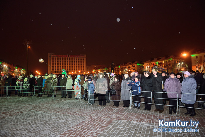 На площади Ленина прошел рождественский концерт