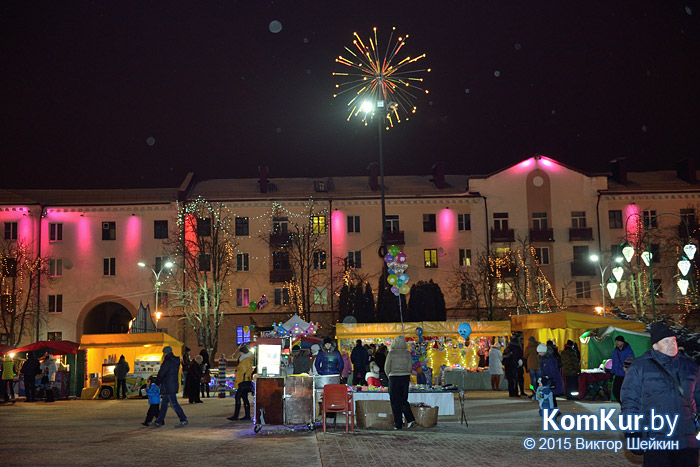 На площади Ленина прошел рождественский концерт