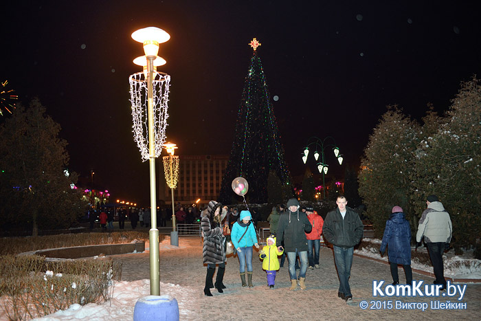 На площади Ленина прошел рождественский концерт