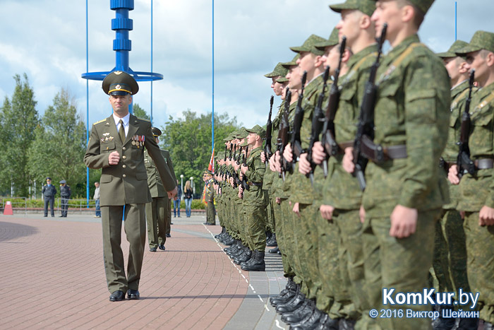 В Бобруйске приняли присягу военнослужащие 147-й зенитной ракетной бригады.