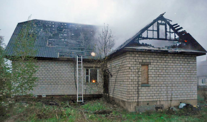 Сгорел дом в переулке Осипенко