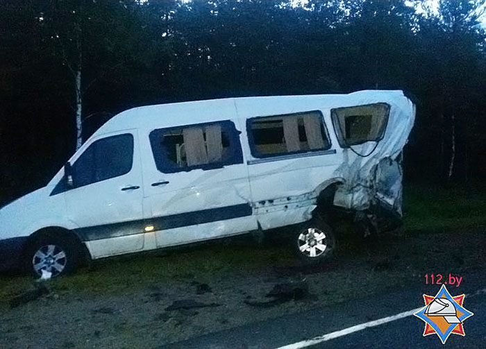 Страшное ДТП в Могилевской области: в столкновении «Ауди» и «Фольксвагена» погиб водитель микроавтобуса, трое ранено (фото) 