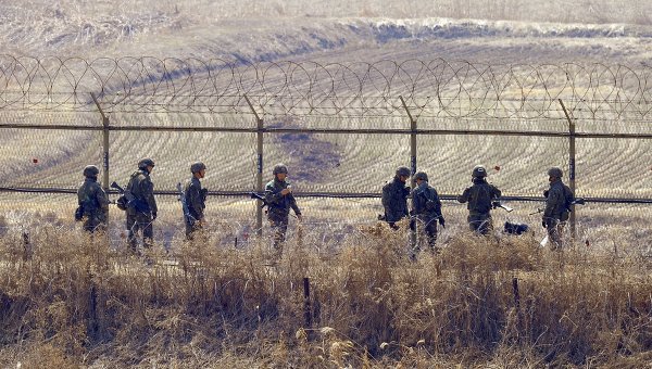 КНДР и Южная Корея впервые за 5 лет перешли от пропаганды к стрельбе