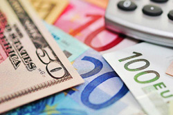 На торгах 2 октября доллар и евро подросли  