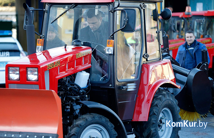 Виталий Кличко испытал бобруйский трактор