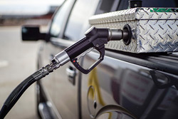 Цена на бензин в США упала до 12 центов